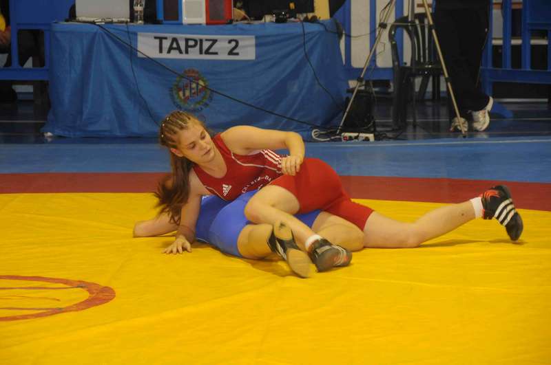 Navarra "borda" el Campeonato de Espa&ntilde;a Junior y Escolar de Lucha